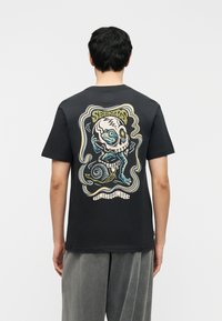 Футболка Футболка