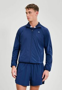 Спортивная куртка