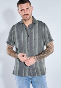 Рубашка с коротким рукавом Рубашка с коротким рукавом