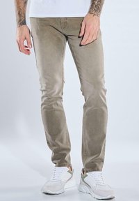 Узкие джинсы Узкие джинсы