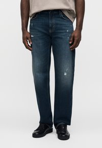 Прямые джинсы