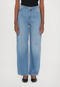 Джинсы бойфренда