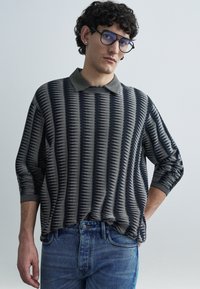 Пуловер Пуловер