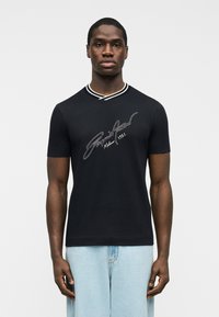 Футболка Футболка