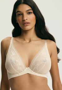 Бюстгальтер Бюстгальтер