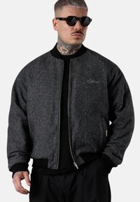 Куртка бомбер