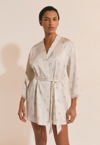 Халат Халат