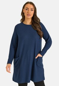 Длинный пуловер