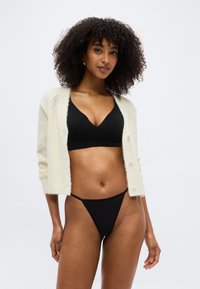 Стринги Стринги