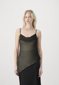 Топ на бретельках