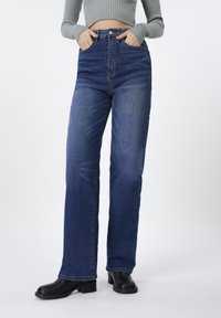 Свободные джинсы