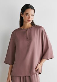 Шелковая блузка Шелковая блузка