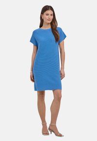 Вязаное платье