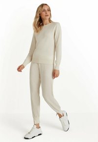 Пуловер Пуловер