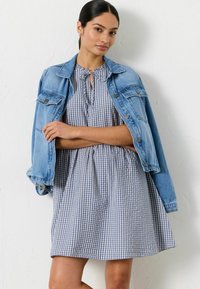 Короткое платье