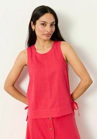 Блузка без рукавов