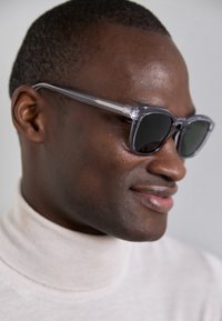 Солнечные очки