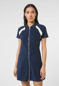 Короткое платье