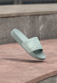 Шлепанцы Шлепанцы