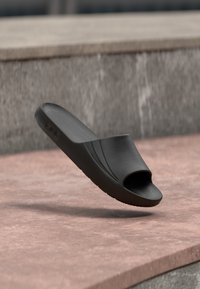 Шлепанцы Шлепанцы