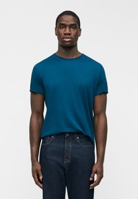 Футболка Футболка