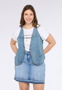 Джинсовая жилетка Джинсовая жилетка