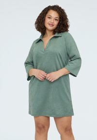 Короткое платье