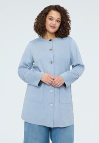 Короткое пальто