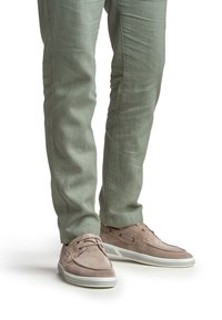 Ботинки на шнуровке