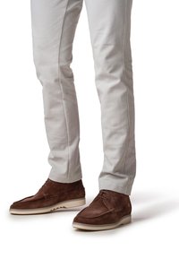 Ботинки на шнуровке