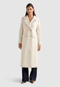 Шерстяное пальто Шерстяное пальто