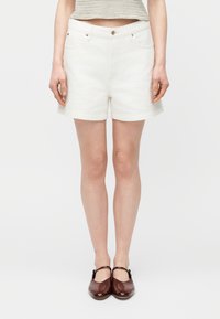 Джинсовые шорты