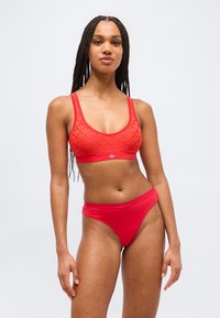 Стринги Стринги