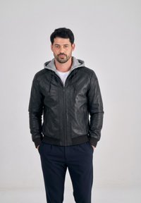 Кожаная куртка