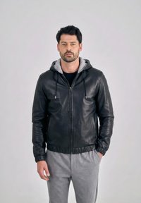 Кожаная куртка