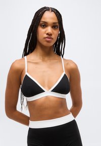 Бюстгальтер без косточек Бюстгальтер без косточек