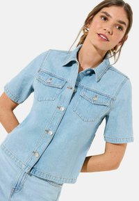 Джинсовая жилетка Джинсовая жилетка