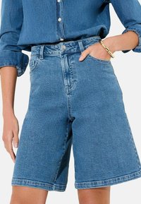 Джинсовые шорты Джинсовые шорты