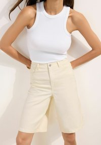 Джинсовые шорты Джинсовые шорты