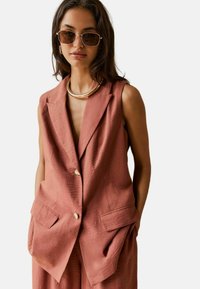 Длинный жилет Длинный жилет