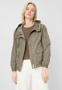 Куртка с накладнымит карманами Куртка с накладнымит карманами