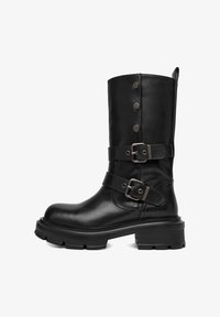 Сапоги на платформе Сапоги на платформе