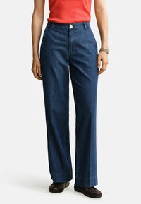 Прямые джинсы