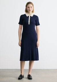 Вязаное платье