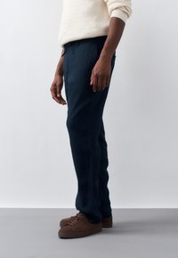 Льняные брюки