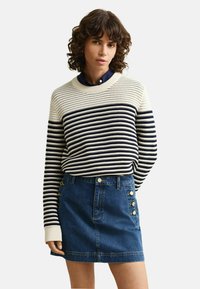 Пуловер в полоску Пуловер в полоску