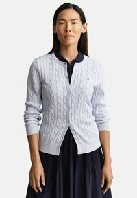 Вязаная кофта