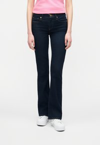 Клешеные брюки