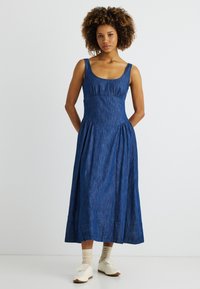 Джинсовое платье