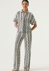 Прямые брюки